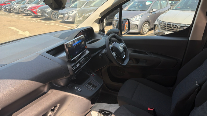 Peugeot Partner Xl Diesel 1.5 BlueHDi 130 Professional Plus Van EAT8 - Image 9